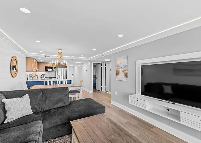 Extraordinary Oceanfront Penthouse - Unit 1211 *